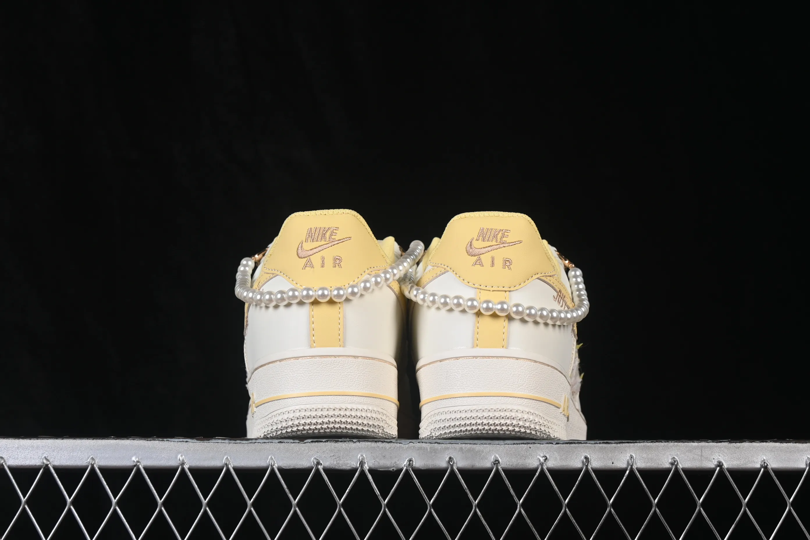 All categories Nk Air Force 1 Air Force series Nk Air Force 1 Low Air Force low-top Nike Air Force 1'07 Low Hand-painted graffiti Milk yellow pearl Spring whispers Air Force 1 low-top casual sneakers FJ7740-160